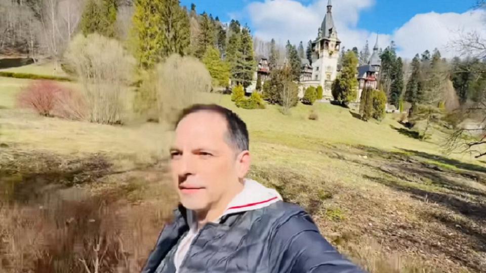 Dan Negru, supărat, la Sinaia: „E mai ieftin să vezi Versailles decât Peleș.” Dan Negru